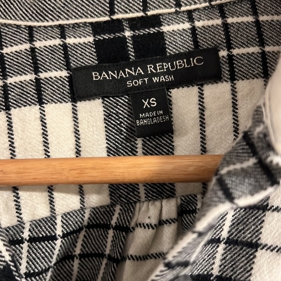 Banana Republic black and white button down flannel - Picture 3 of 3